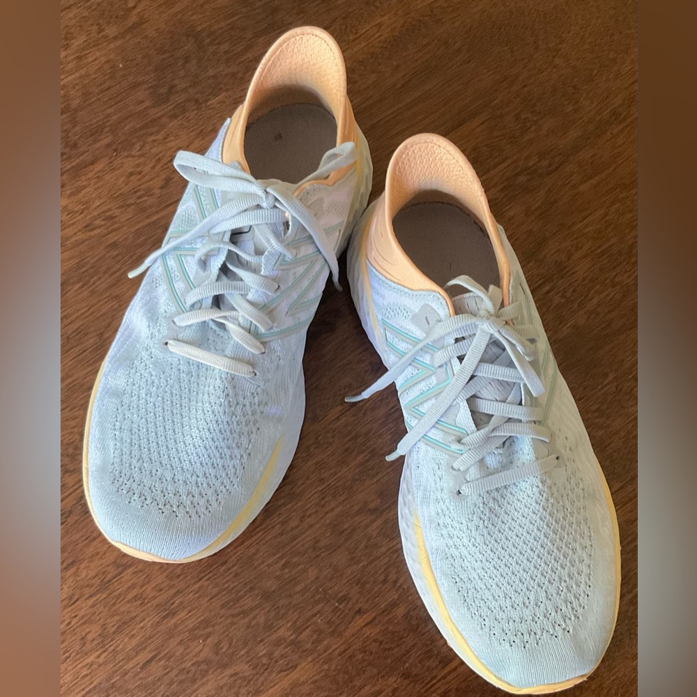 NEW BALANCE Fresh Foam Women’s Athletic Shoe Pale Green ,White, Yellow  Sz.8